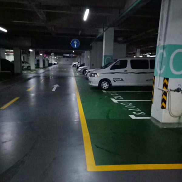 哈爾濱悅?cè)徽槌切^(qū)地下停車場水性環(huán)氧工程